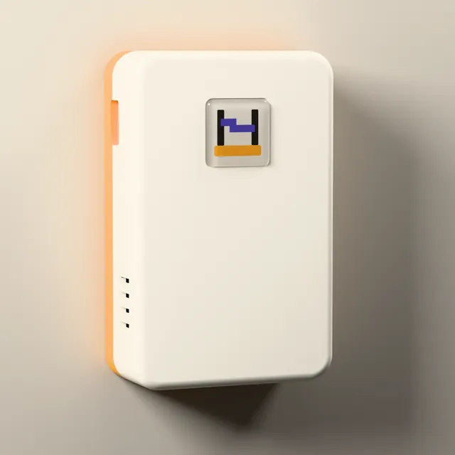 Das HeatMind Brain an der Wand, ein flaches weißes Gehäuse mit dem Logo.